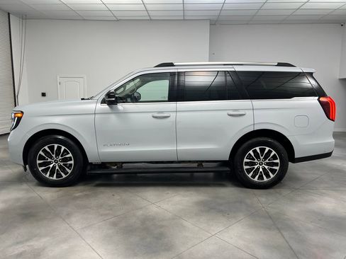 Used 2025 Ford Expedition Platinum image 4