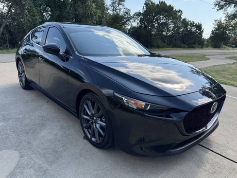 Used 2021 MAZDA MAZDA3 s FWD image 2
