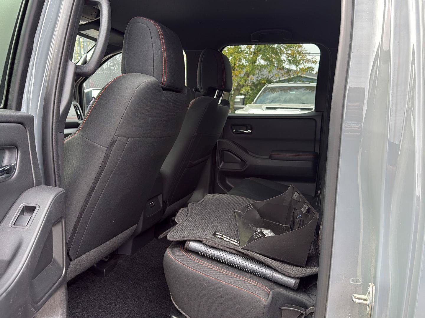 Used 2025 Nissan Frontier PRO-4X AWD/4WD image 10
