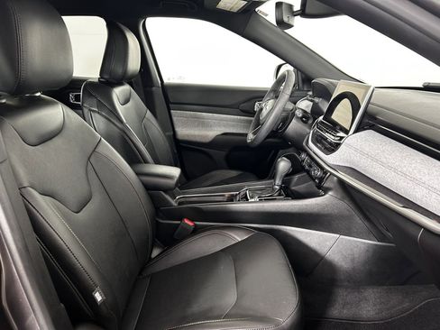 Used 2023 Jeep Compass Latitude AWD/4WD image 10