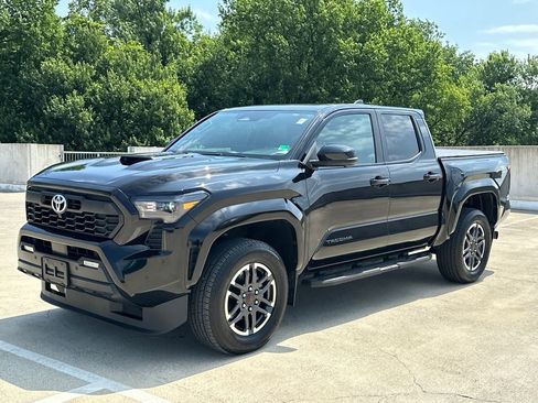 Used 2024 Toyota Tacoma TRD Sport w/ TRD Sport Premium Package AWD/4WD image 2