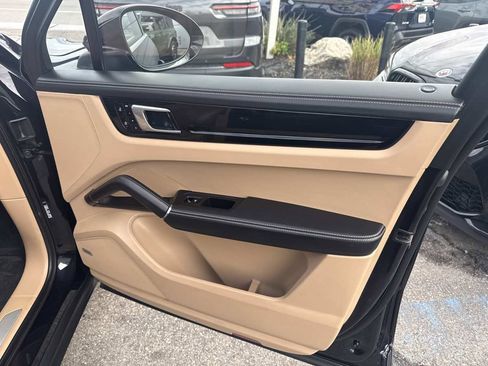 Used 2020 Porsche Cayenne S image 26