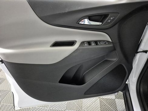 Used 2022 Chevrolet Equinox LS w/ LS Convenience Package image 13