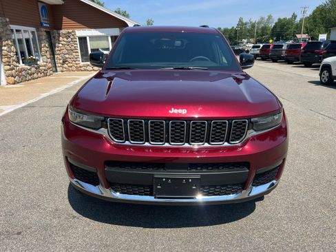 Used 2024 Jeep Grand Cherokee L Limited AWD/4WD image 2