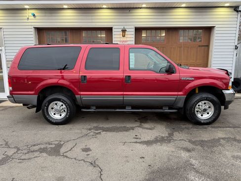 Used 2004 Ford Excursion XLT image 2