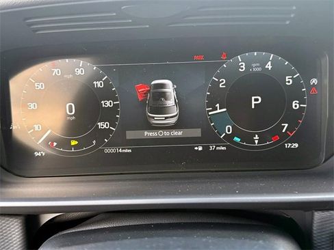 New 2025 Land Rover Discovery Dynamic SE image 31