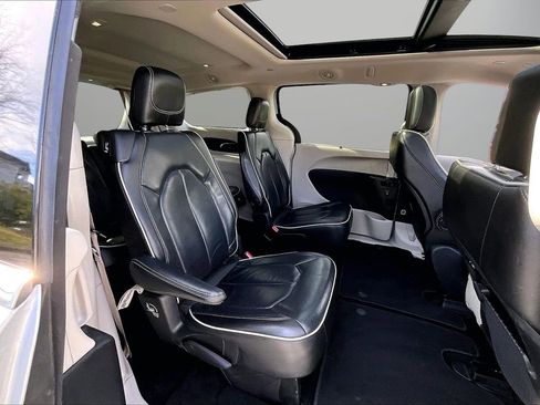 Certified 2022 Chrysler Pacifica Limited image 25