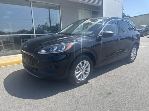 Certified 2022 Ford Escape SE w/ Convenience Package AWD/4WD image 2