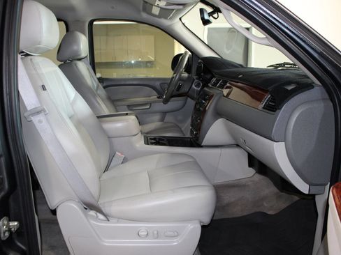 Used 2010 Chevrolet Avalanche LT w/ Luxury Package RWD image 29
