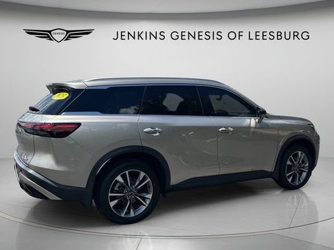 Used 2023 INFINITI QX60 Luxe w/ Cargo Package FWD image 4