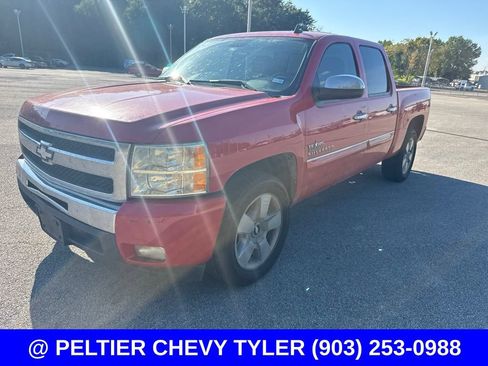 Used 2011 Chevrolet Silverado 1500 LT w/ Texas Edition RWD image 2