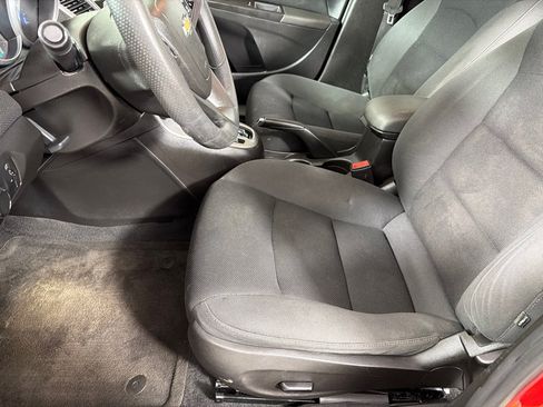 Used 2016 Chevrolet Cruze LT FWD image 10