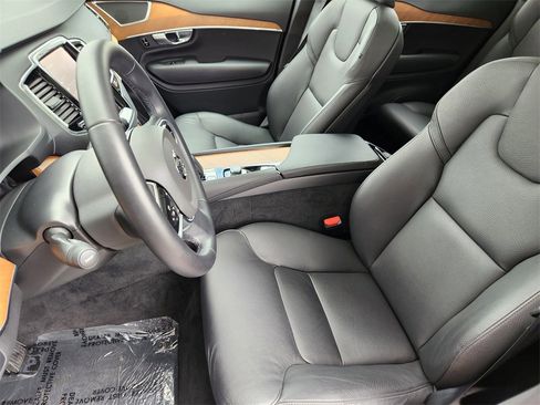 Used 2025 Volvo XC90 B6 Plus image 5
