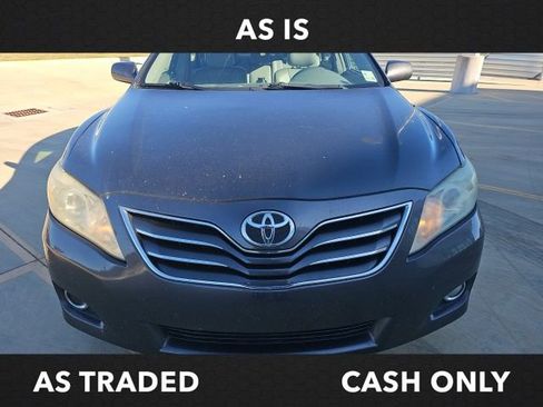 Used 2011 Toyota Camry XLE image 2