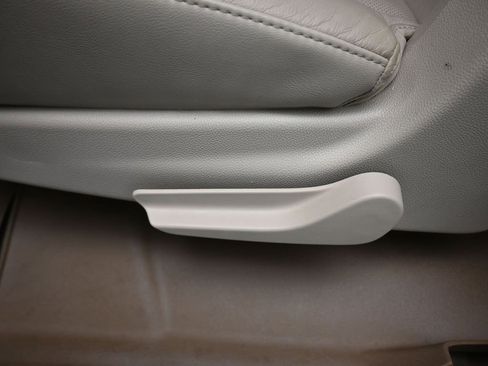 Used 2018 Cadillac Escalade ESV Luxury image 38