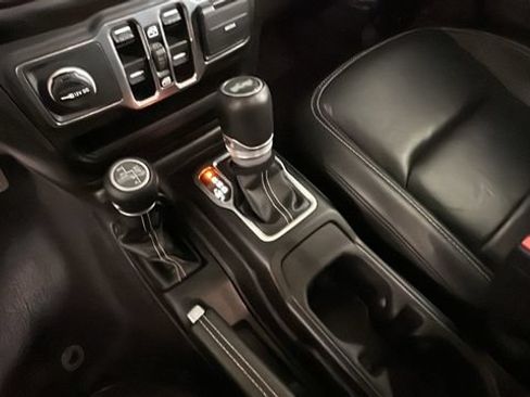 Used 2023 Jeep Wrangler Unlimited Sahara w/ Cold Weather Group AWD/4WD image 20