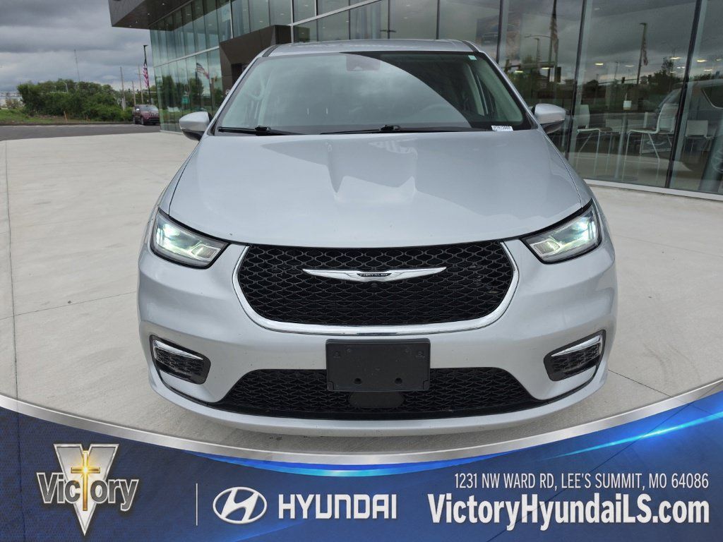 Used 2023 Chrysler Pacifica Touring-L FWD image 8
