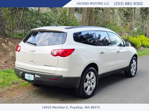 Used 2012 Chevrolet Traverse LT w/ All-Star Edition FWD image 5
