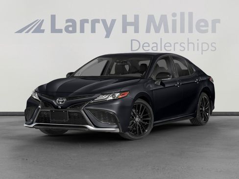Used 2021 Toyota Camry XSE image 1