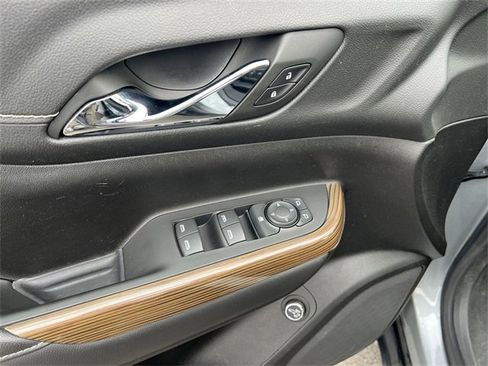 Certified 2023 GMC Acadia SLE w/ Driver Convenience Package image 15