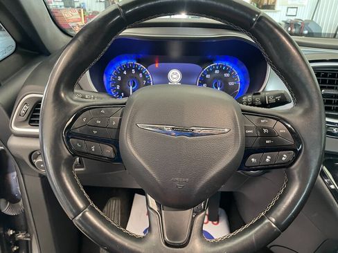 Used 2018 Chrysler Pacifica Touring-L Plus w/ Advanced Safetytec Group FWD image 7