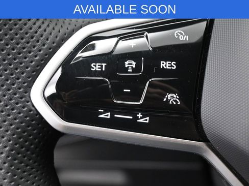 Used 2023 Volkswagen Tiguan SE R-Line image 17