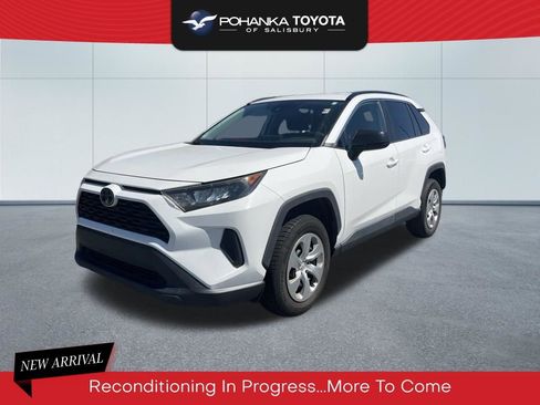 Used 2019 Toyota RAV4 LE FWD image 1