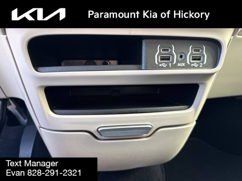 Used 2023 Chrysler Voyager LX FWD image 23