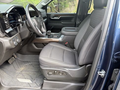 Used 2022 Chevrolet Silverado 1500 RST AWD/4WD image 9