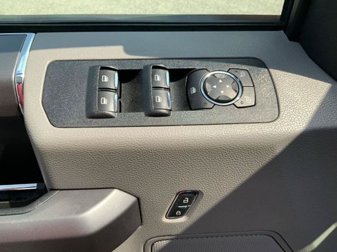 Used 2019 Ford F150 XLT w/ Equipment Group 302A Luxury AWD/4WD image 20