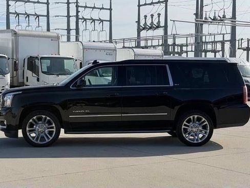 Used 2018 GMC Yukon XL SLT w/ Premium Edition AWD/4WD image 2