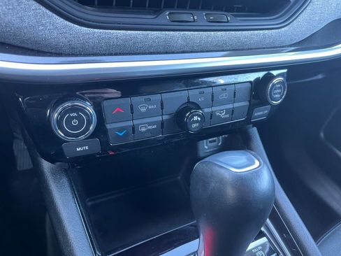 Used 2023 Jeep Compass Latitude image 25