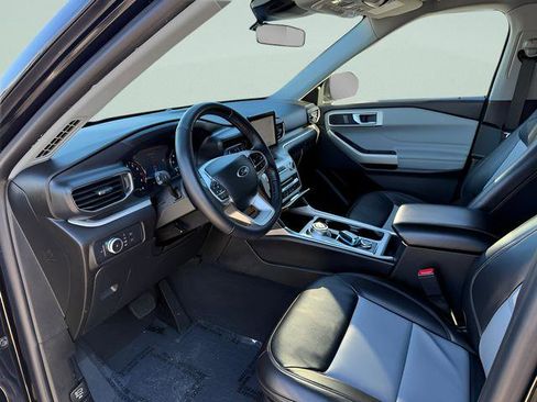 Used 2022 Ford Explorer XLT w/ Equipment Group 202A AWD/4WD image 4