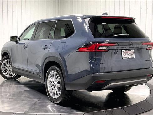 Certified 2026 Toyota Grand Highlander Platinum image 12