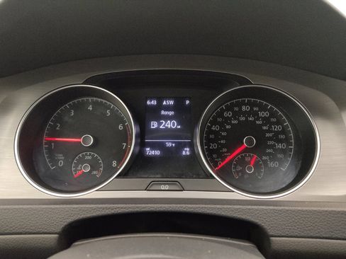 Used 2017 Volkswagen Golf S image 23