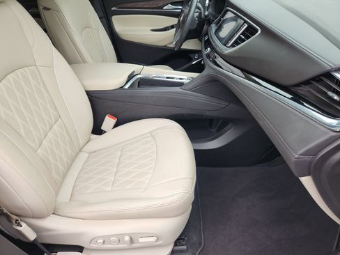 Used 2023 Buick Enclave Avenir w/ Avenir Technology Package FWD image 17