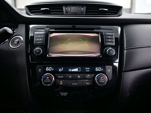 Used 2018 Nissan Rogue SV FWD image 18
