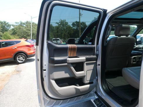 Used 2017 Ford F150 Lariat w/ Equipment Group 501A Mid AWD/4WD image 31
