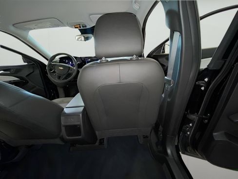 Used 2025 Chevrolet Trax LT FWD image 40