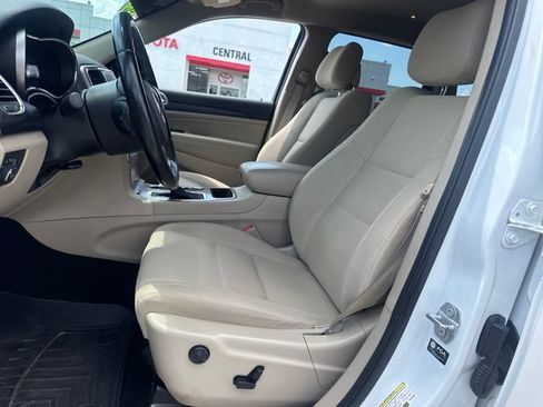 Used 2021 Jeep Grand Cherokee Laredo RWD image 14