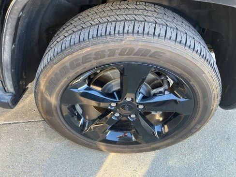 Certified 2023 Jeep Grand Cherokee L Laredo image 16