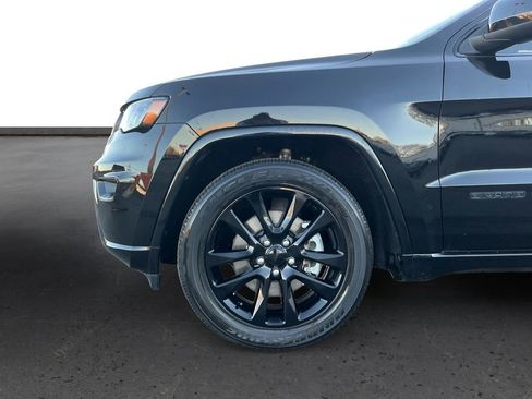 Used 2021 Jeep Grand Cherokee Laredo X image 13