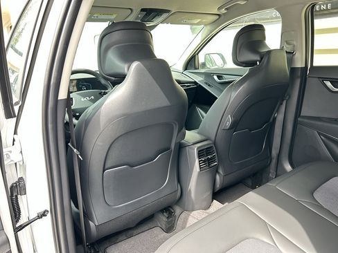 New 2026 Kia Niro EX FWD image 13