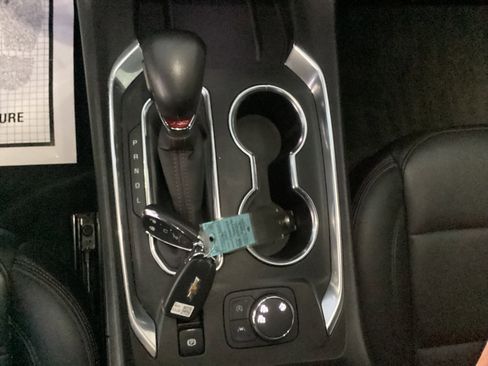 Used 2022 Chevrolet Traverse RS image 11