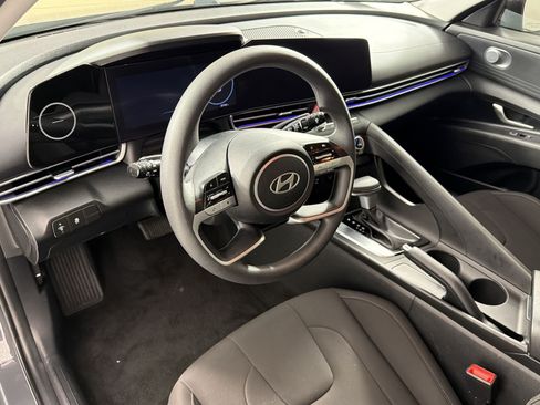 Used 2024 Hyundai Elantra SEL FWD image 4