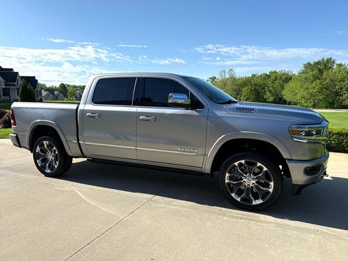 Used 2022 RAM 1500 Limited w/ Body Color Bumper Group image 7