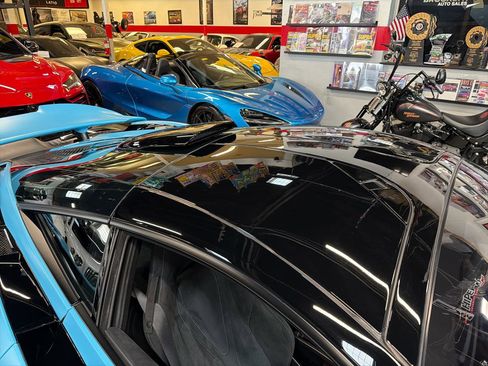 Used 2021 McLaren 765LT image 18