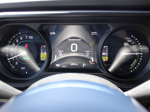 Used 2025 Jeep Wrangler Unlimited Sahara AWD/4WD image 23