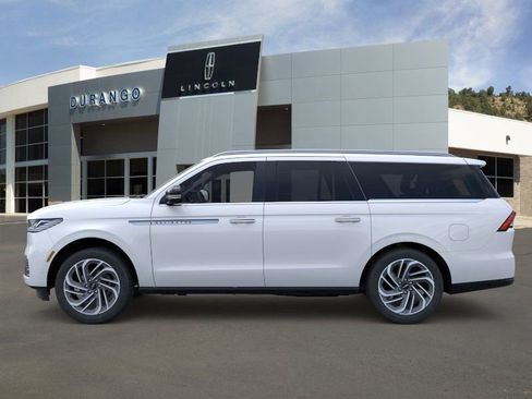 New 2025 Lincoln Navigator L Reserve image 3