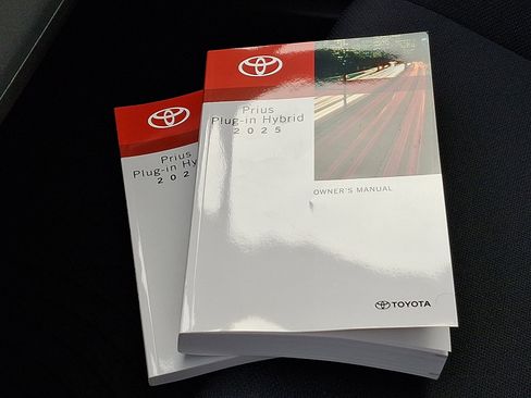 Certified 2025 Toyota Prius Plug-In Hybrid image 25